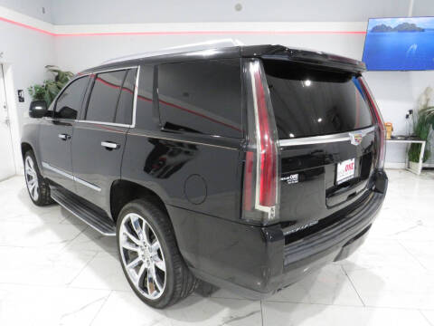 2016 Cadillac Escalade Luxury Collection