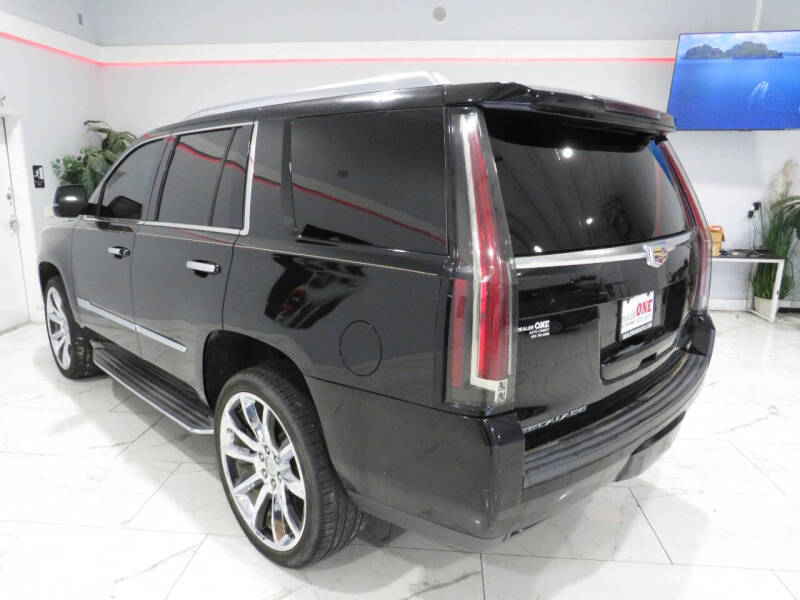 2016 Cadillac Escalade Luxury Collection