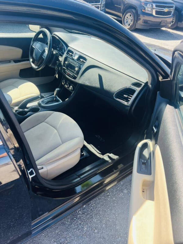 2014 Chrysler 200 LX