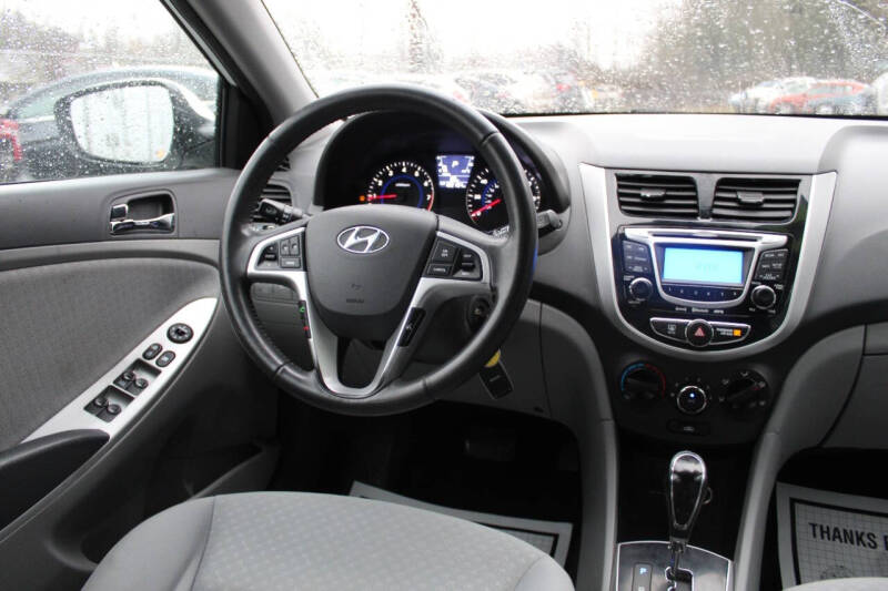 2012 Hyundai Accent SE