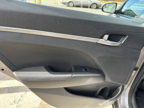 2020 Hyundai Elantra SE