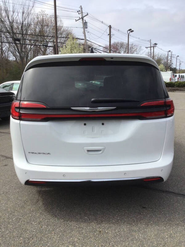 2024 Chrysler Pacifica Touring L