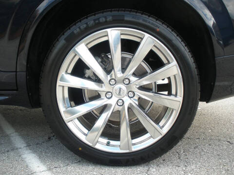 2016 Volvo XC90 T6 Momentum