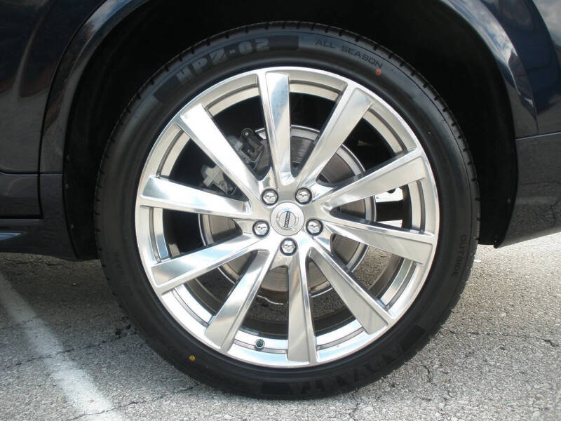 2016 Volvo XC90 T6 Momentum