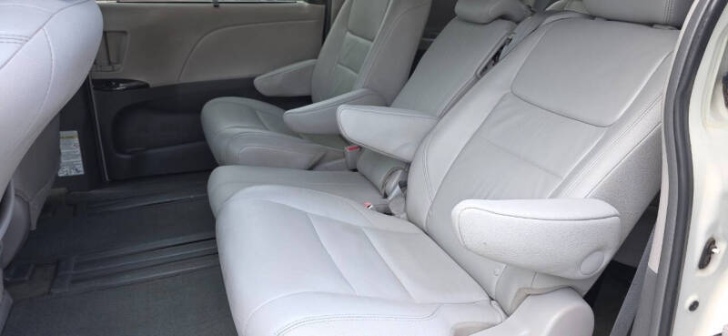 2015 Toyota Sienna XLE 8-Passenger