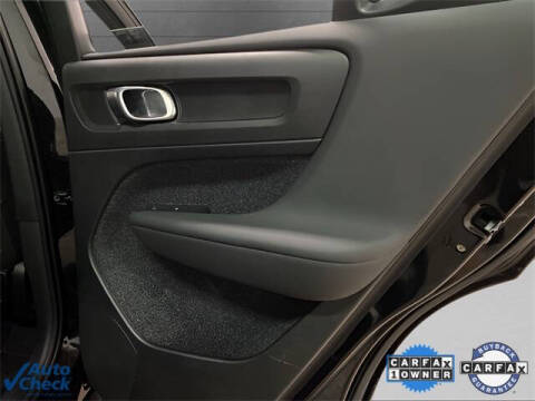 2025 Volvo XC40 B5 Core Bright Theme