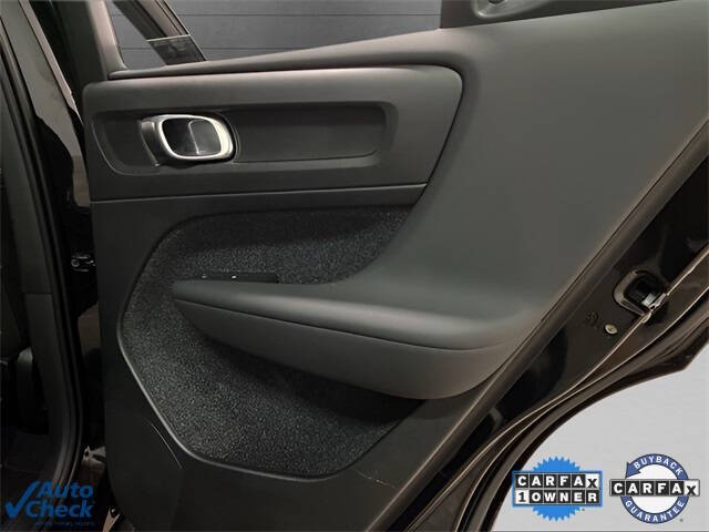 2025 Volvo XC40 B5 Core Bright Theme