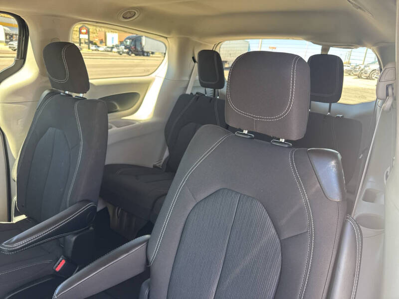 2024 Chrysler Voyager LX