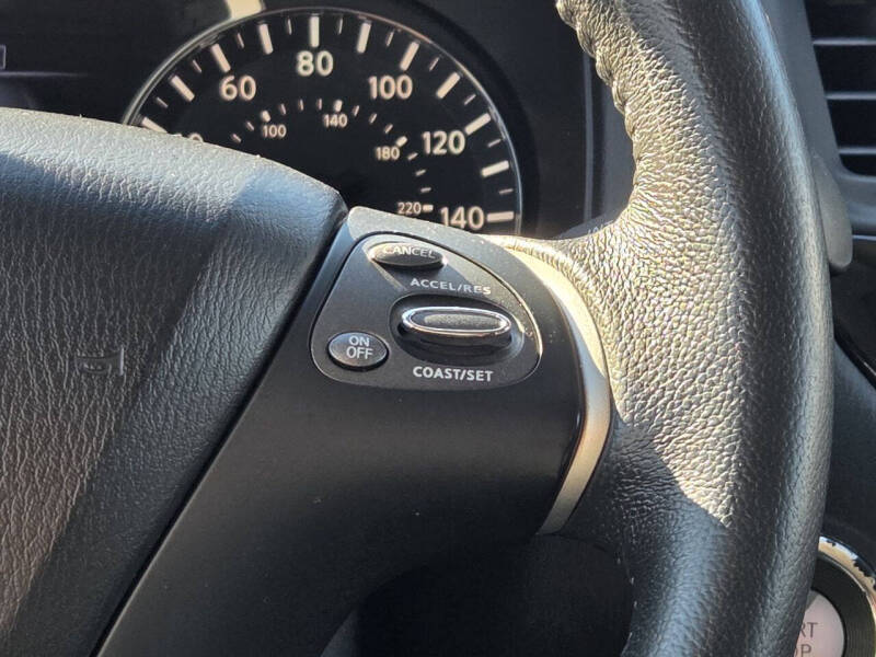 2016 Nissan Pathfinder SV