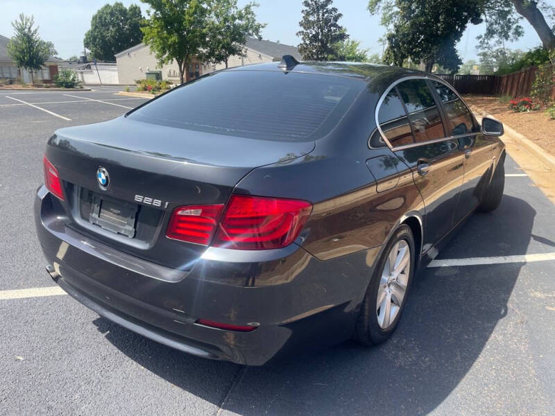 2011 BMW 5 Series 528i