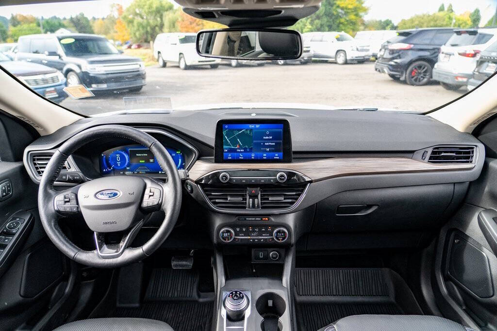 2020 Ford Escape Hybrid for sale at Auto Destination in Puyallup, WA