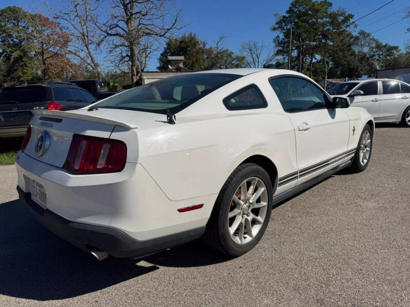 2011 Ford Mustang V6 photo 7