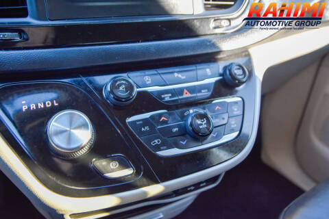 2017 Chrysler Pacifica Touring-L