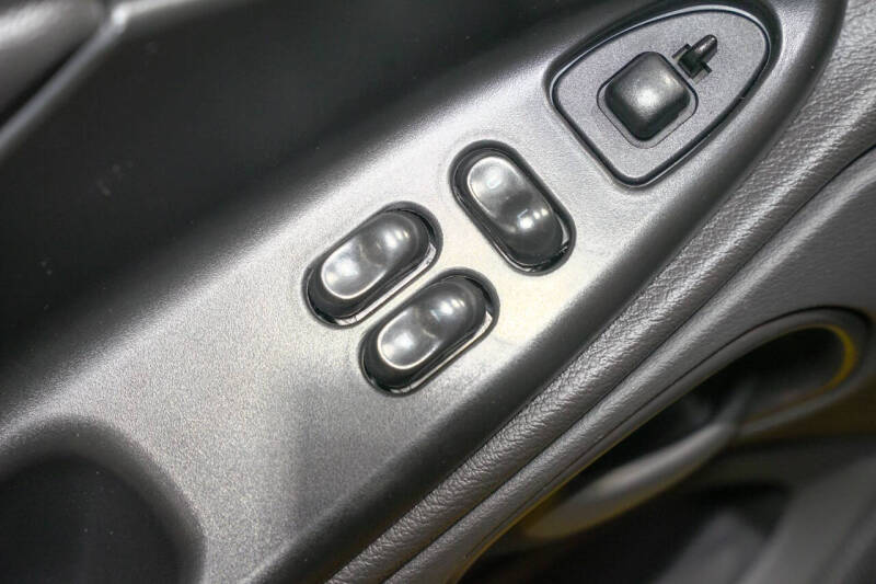 2004 Ford Mustang Mach 1 Premium