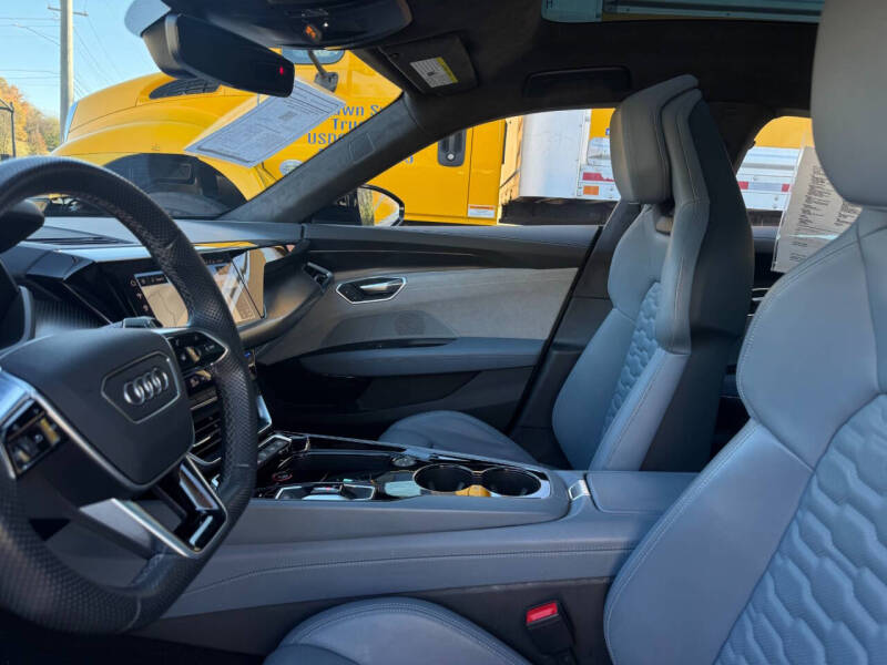 2024 Audi e-tron GT quattro Prestige