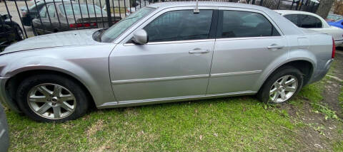 2006 Chrysler 300 for sale at Ody's Autos in Houston TX