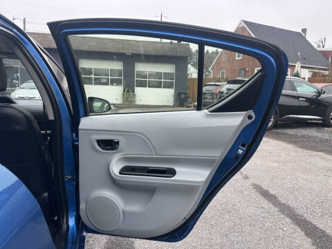 2014 Toyota Prius c Four