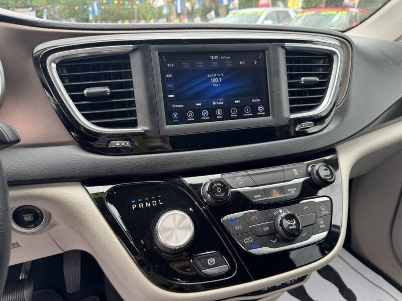 2021 Chrysler Voyager LXi