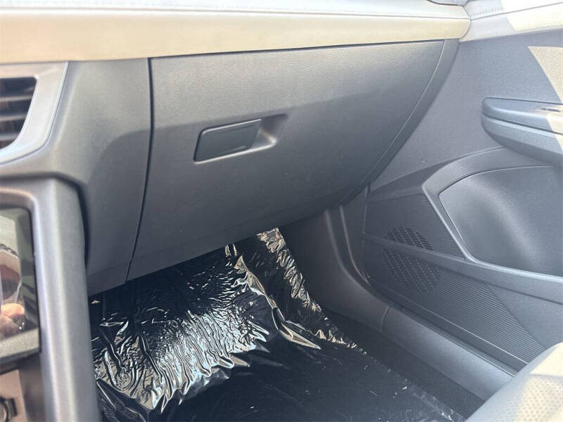 2025 Volkswagen Taos SEL 4Motion