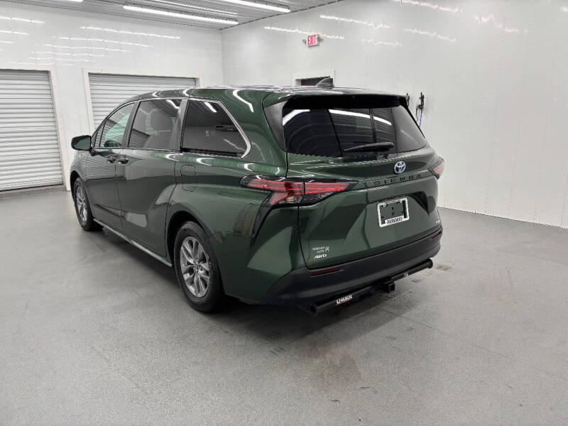 2022 Toyota Sienna LE 8-Passenger