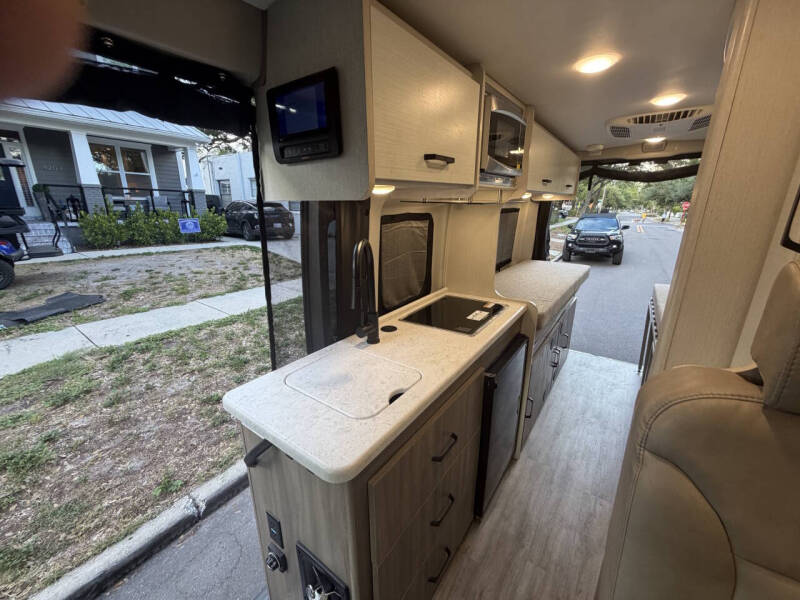 2024 Thor Motor Coach Dazzle