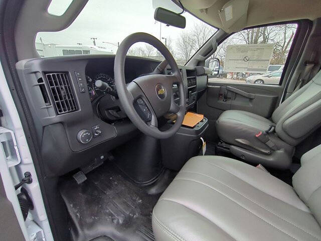 2025 Chevrolet Express 2500