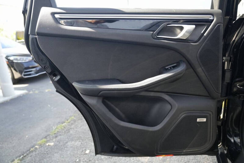 2023 Porsche Macan T