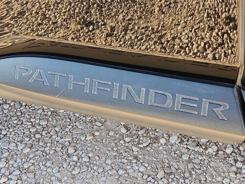 2022 Nissan Pathfinder SV