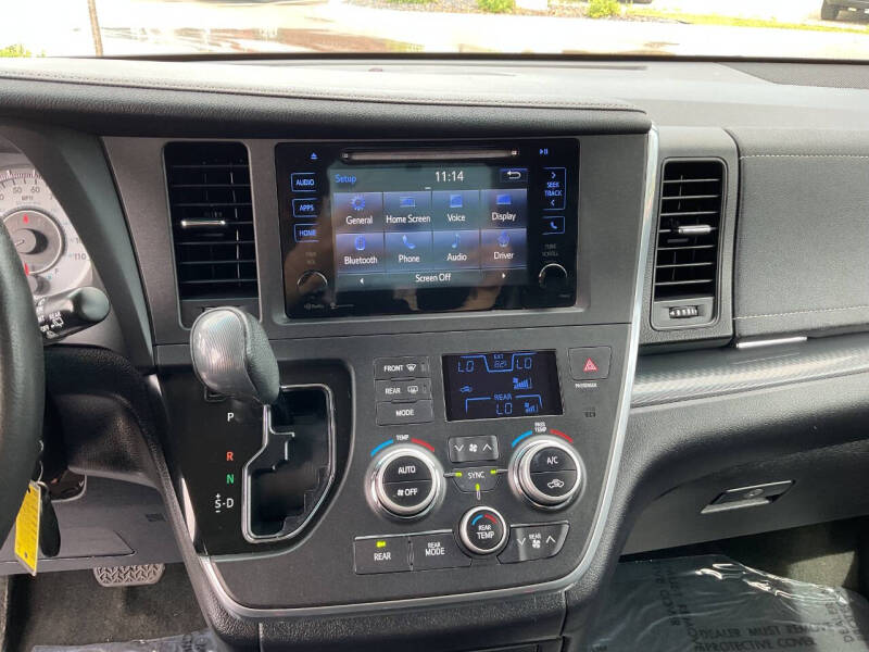 2015 Toyota Sienna SE 8-Passenger