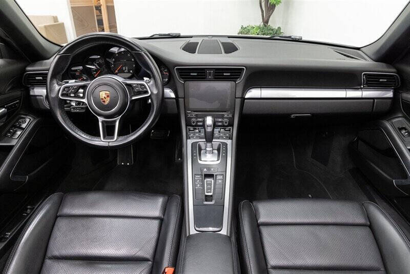 2017 Porsche 911 Carrera