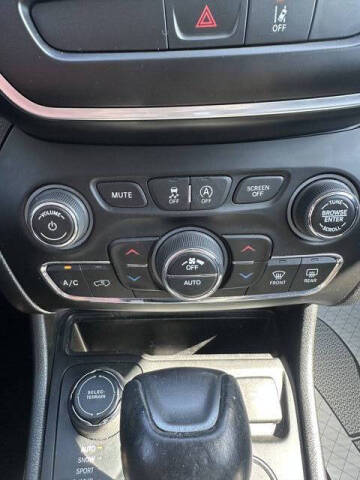 2022 Jeep Cherokee Latitude Lux