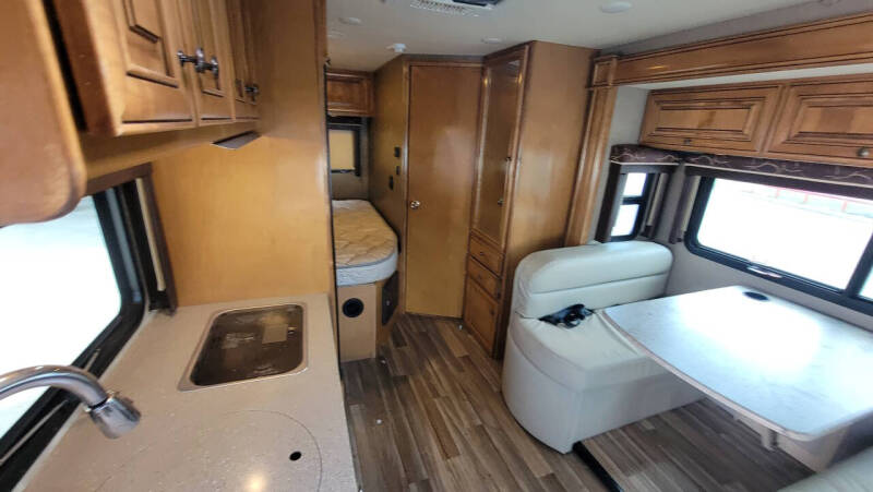 2017 Thor Motor Coach SYNERGY  CB24