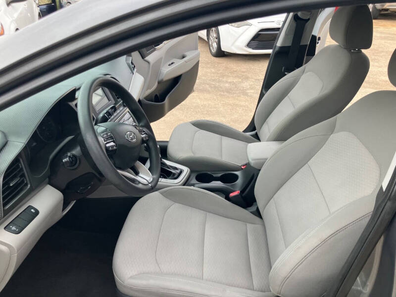 2019 Hyundai Elantra SE