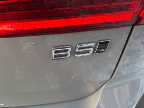 2025 Volvo XC60 B5 Plus Dark Theme