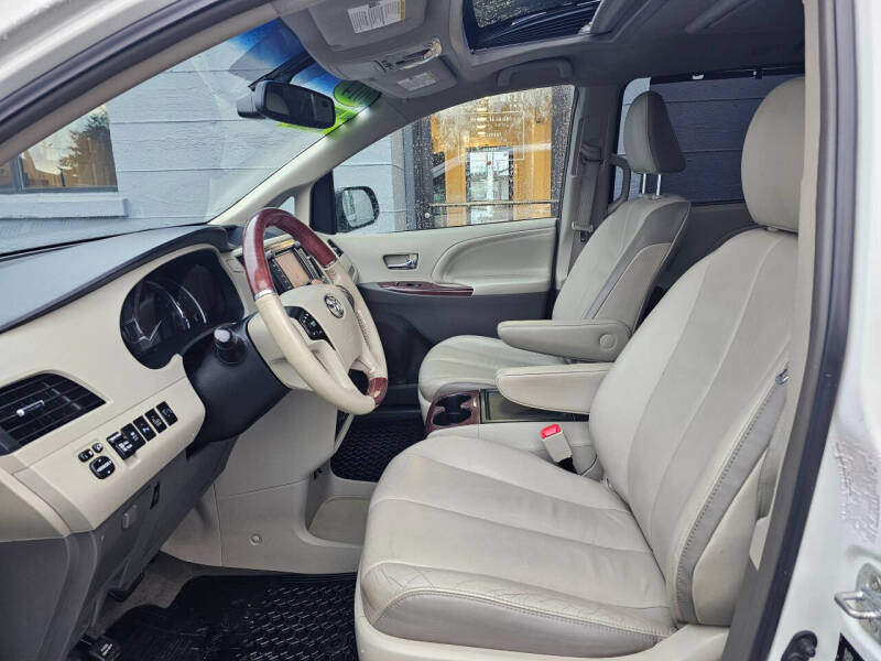 2014 Toyota Sienna Limited 7-Passenger