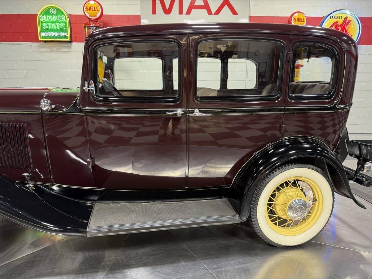 1932 Ford Model 18 23