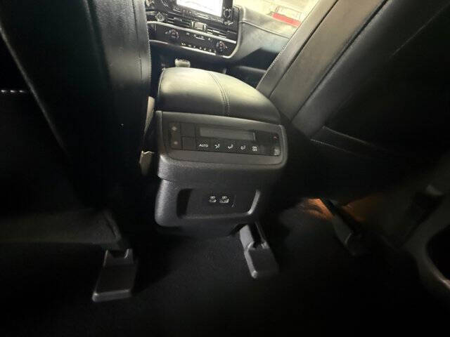 2022 Nissan Pathfinder SL