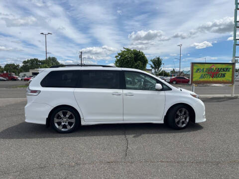 2014 Toyota Sienna SE 8-Passenger