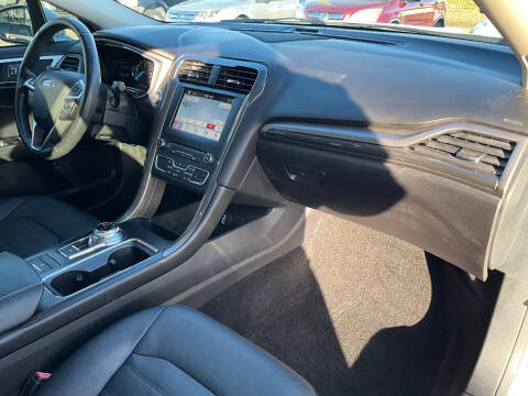 2017 Ford Fusion Hybrid SE