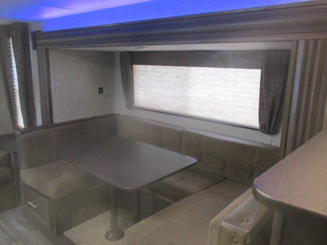2018 SOLD Forest River Cherokee Grey Wolf limited 23M