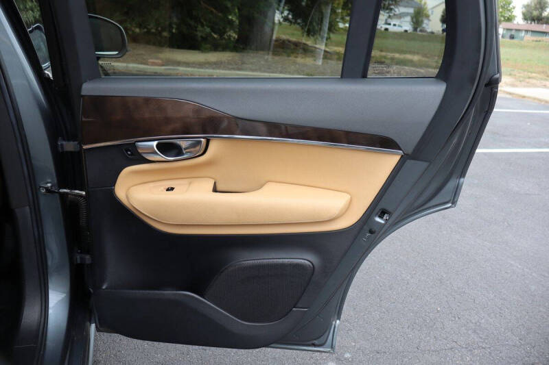 2018 Volvo XC90 T6 Momentum