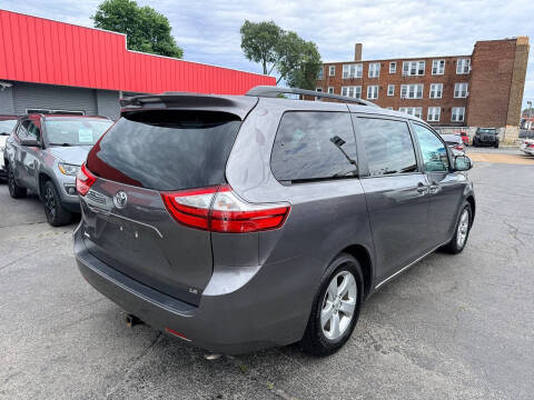 2015 Toyota Sienna LE 8-Passenger
