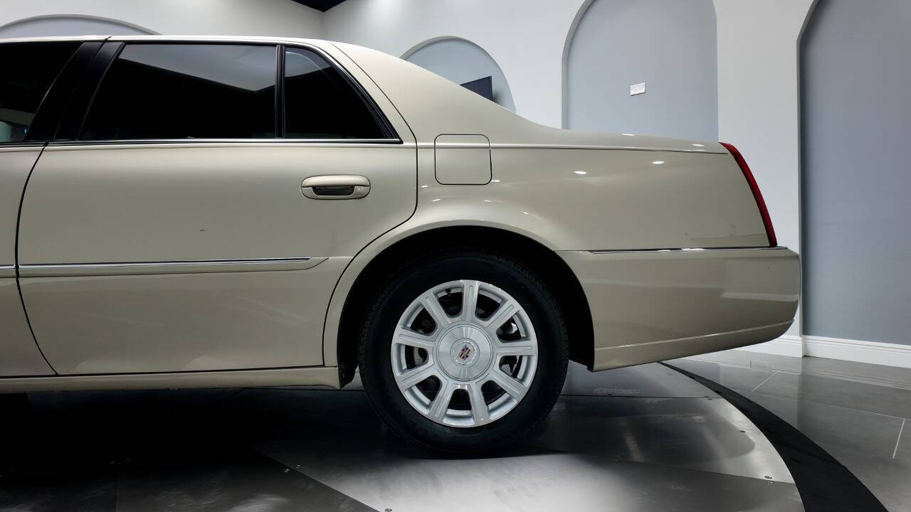 2009 Cadillac DTS 23