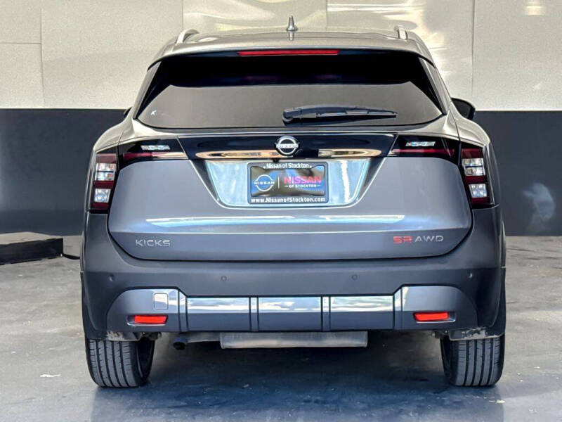 2025 Nissan Kicks SR