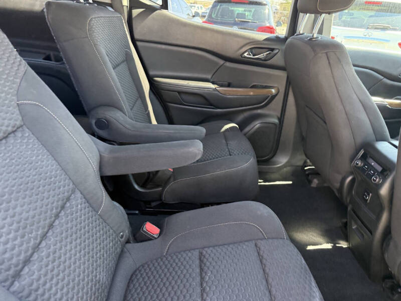 2017 GMC Acadia SLE-2