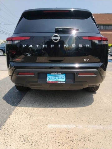 2022 Nissan Pathfinder SV
