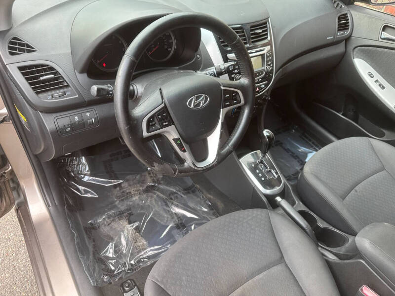 2013 Hyundai Accent SE