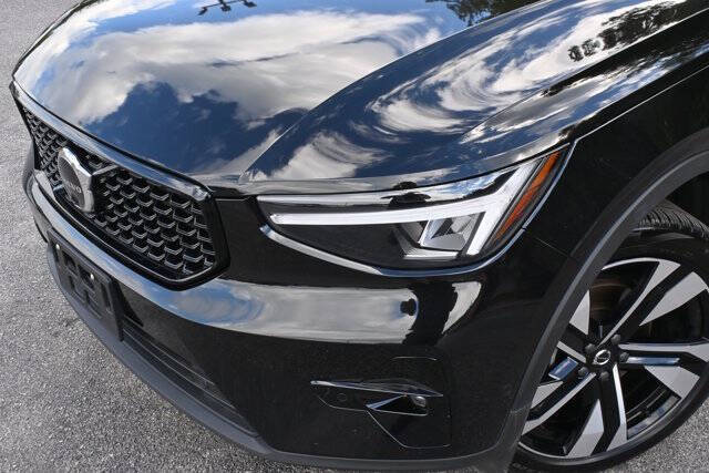 2025 Volvo XC40 B5 Plus Dark Theme