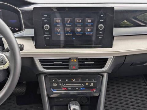 2025 Volkswagen Taos SE