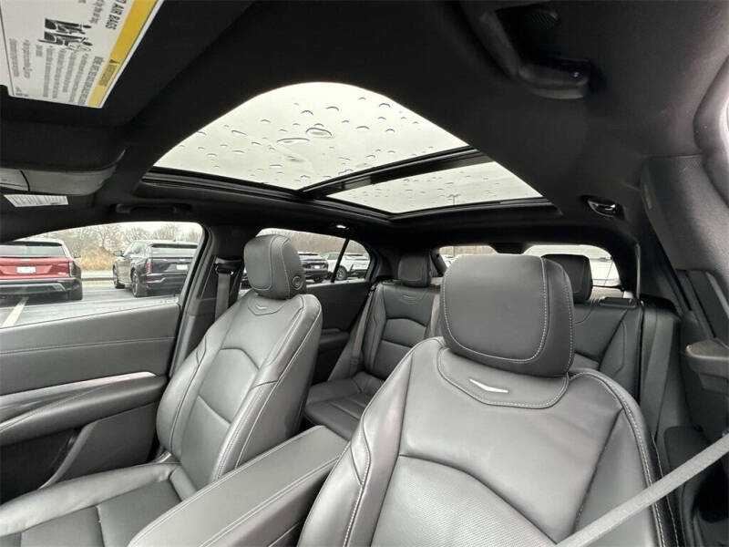 2024 Cadillac XT4 Premium Luxury